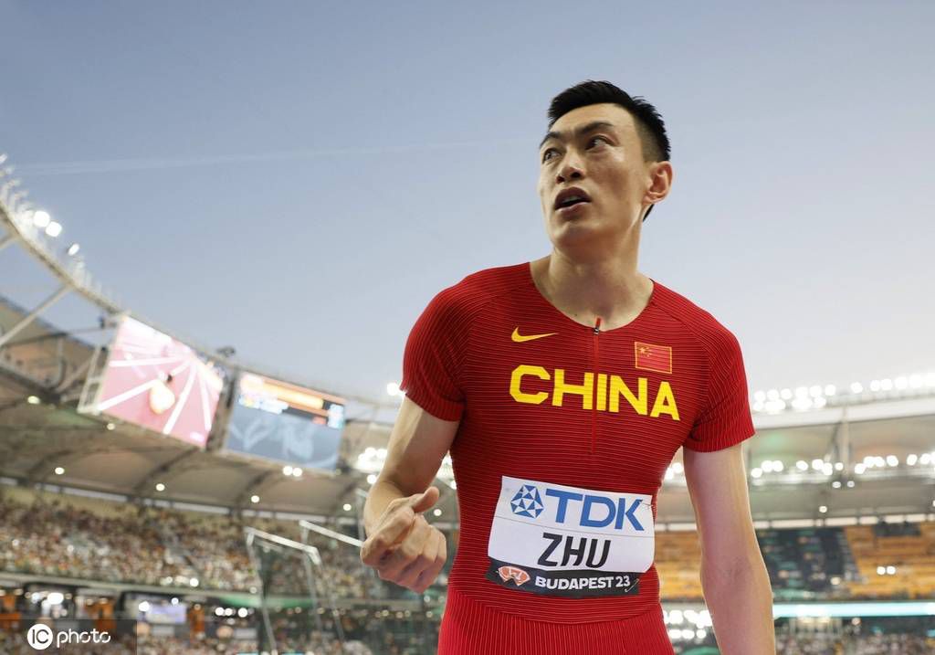 萨拉赫先下一城，伊萨克扳平，琼斯、加克波连下两城，博特曼扳回一球，萨拉赫点球锁定胜局。